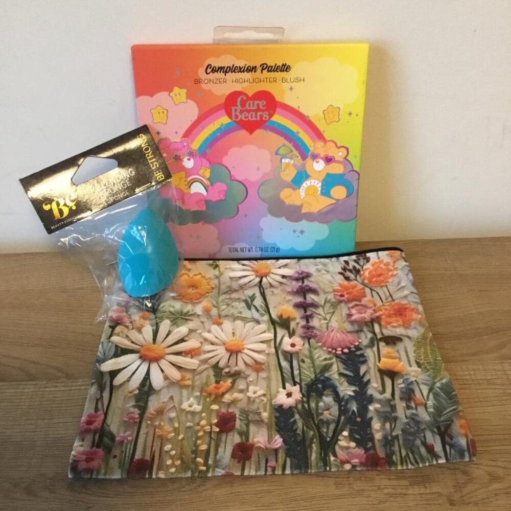 Care Bears Complexion Palette Bronzer Blush w/Sponge & Cosmetic Bag